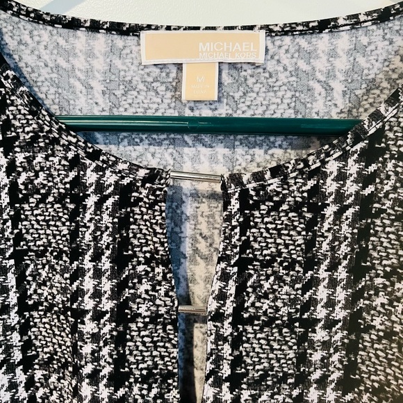 MK FLARE SLEEVES TOP - Picture 2 of 7